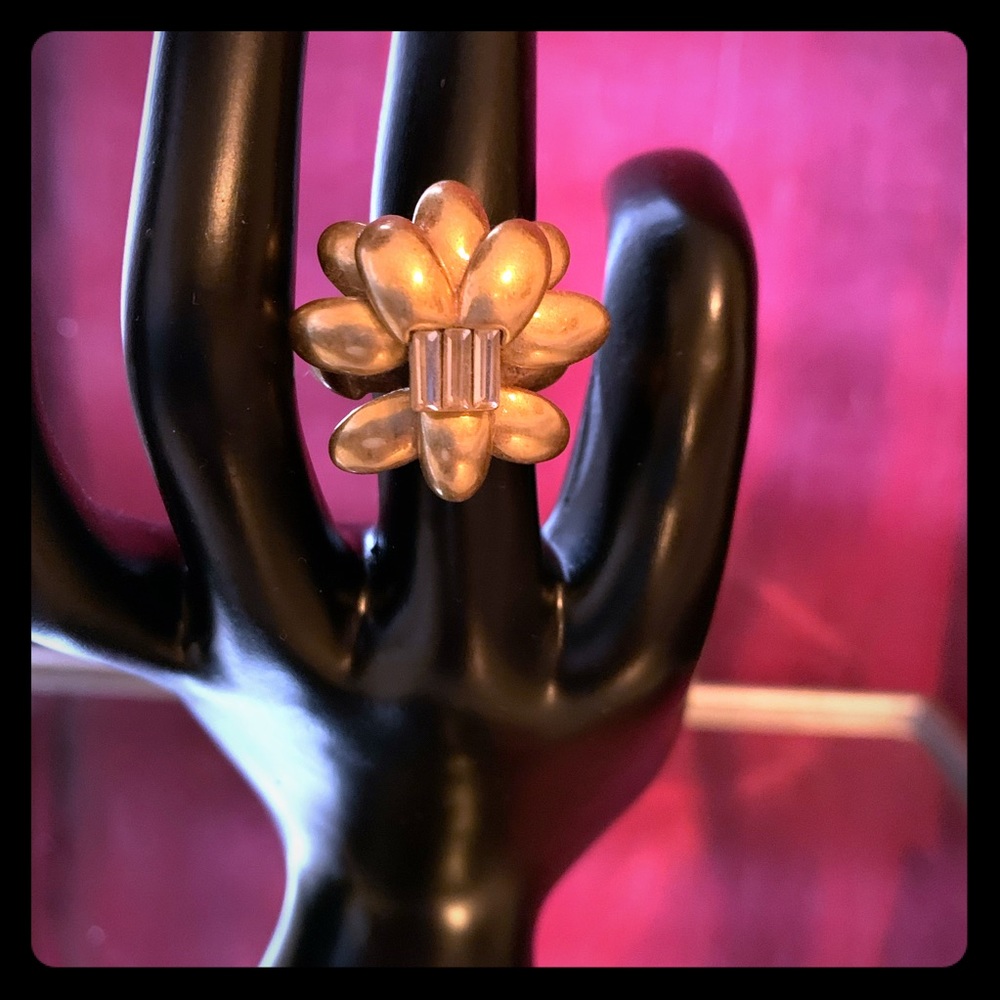 Stella & Dot gold flower ring